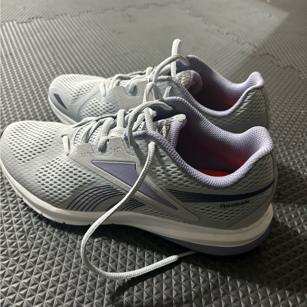 Reebok Sneakers Running - Size 8 - never worn! Great condition.